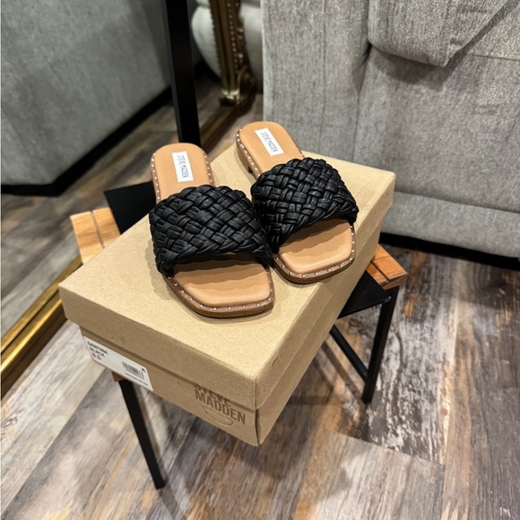 Steve Madden Black Woven Sandals - Picture 3 of 6
